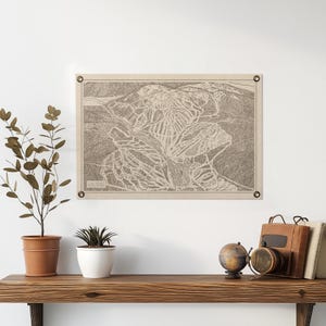 Affiche en feutre de carte des montagnes de Sun Peaks BC | cadeau d'art mural montagne ski snowboard vintage. Décoration d'intérieur fanion drapeau. Fait main aux États-Unis