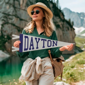 Dayton filtvimpel | Varsity City-banderoll, hemstadspridedekor, vintage universitetsväggkonst, stadspresent