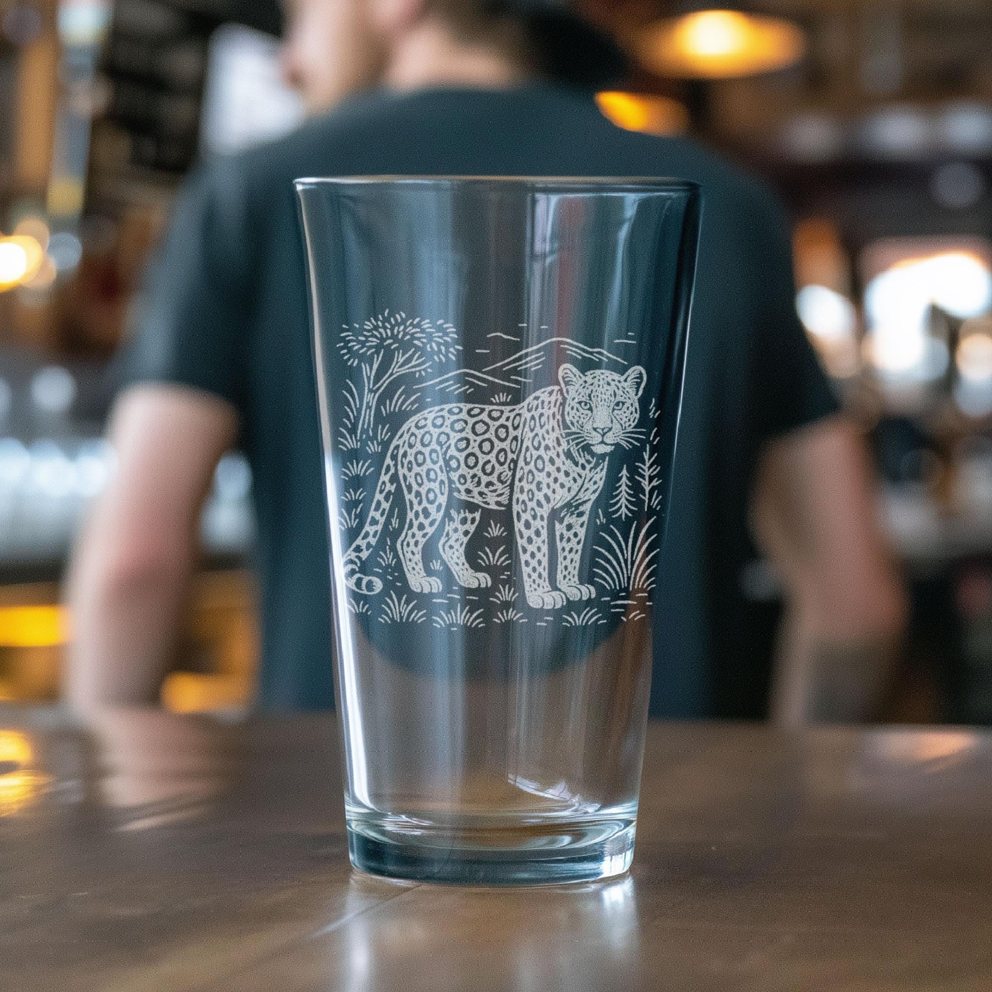 ヒョウ柄グラス | レーザーエッチング加工の野生動物バーウェア。動物