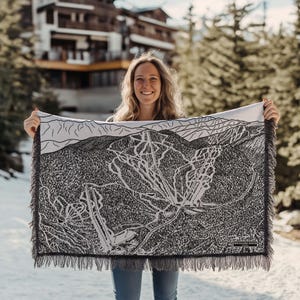 Carte des pistes de ski de Smugglers' Notch Mountain Vermont | Cette couverture douillette et douce est un excellent cadeau de décoration de cabine pour les skieurs et les planchistes
