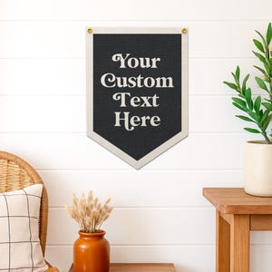Cartello con bandiera da campeggio in feltro personalizzato / Regalo personalizzato, cartello con bandiera da campeggio vintage personalizzato, accessorio per foto di matrimonio, decorazione murale per cameretta dei bambini, decorazioni ispiratrici