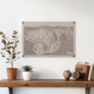 Poster en feutre Silver Star BC Mountain Map | cadeau d'art mural montagne ski snowboard vintage. Décoration d'intérieur fanion drapeau. Fait main aux États-Unis