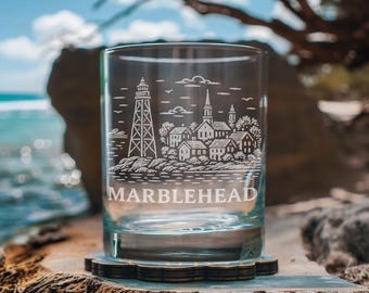 マーブルヘッド マサチューセッツ グラス | レーザーエッチング加工のトラベルグラス、ニューイングランド沿岸の旅行者への風景彫刻ギフト