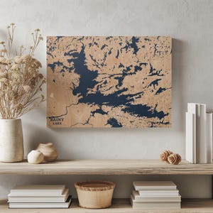 Rainy Lake Minnesota / Decorazione per la casa con mappa personalizzata del lago, regalo personalizzato per casa sul lago, regalo per campeggio di nozze per anniversario, arte murale in legno incisa