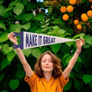 Banderín de fieltro "Make it Great" / Pancarta de estilo vintage, decoración artesanal inspiradora, arte de pared infantil original para la habitación del bebé, regalo divertido para decorar el hogar.