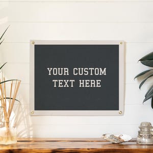 Striscione in feltro personalizzato con insegna universitaria / Bandiera sportiva vintage personalizzata, accessorio per foto di matrimonio, decorazione murale per la cameretta dei bambini, regalo motivazionale