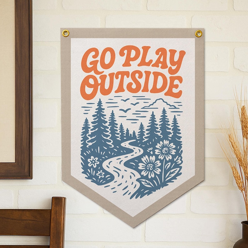 Flaga filcowa do obozu Go Play Outside | Dekoracja do pokoju dziecięcego na świeżym powietrzu, baner ścienny w rustykalnym stylu, prezent dla miłośników pieszych wędrówek i obozowiczów, przedszkole Adventure, wyprodukowane w USA zdjęcie 8