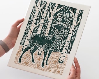 Stampa artistica di cervi - Poster in stile linoleum di ispirazione vintage, stampa artistica di qualità d'archivio. Grazioso regalo di arte popolare con raffigurazione di natura e fauna selvatica.