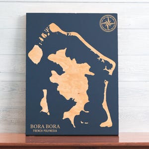 Mapa de Bora Bora, Polinesia Francesa / Letrero de pared con carta costera grabada en madera, decoración náutica para casa de playa, regalo personalizado único