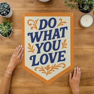 Do What You Love Filz-Camp-Flagge | Lehrer Geschenk Banner, Inspirational Decor, Vintage Office Accent, Motivationszitat, Workspace Zeichen