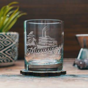 Gegraveerde glazen staat Mississippi | Gepersonaliseerd landschapsgeëtst glaswerk voor bier, whisky, wijn en cocktails. Woondecoratie en cadeau.
