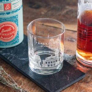Frankfurt, Deutschland City Skyline graviertes Glas | Hometown Pride Glaswaren, Whisky Rocks Wein & Bier Barware, Reise spezielle Reise Geschenk