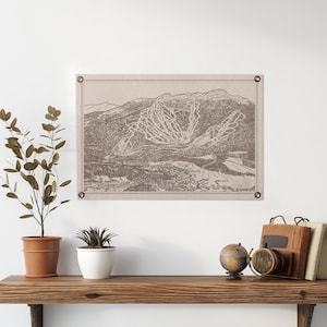 Affiche en feutre de carte du sentier Stowe Vermont Mountain Trail | cadeau vintage d'art mural de ski et snowboard. Fanion drapeau USA fait main
