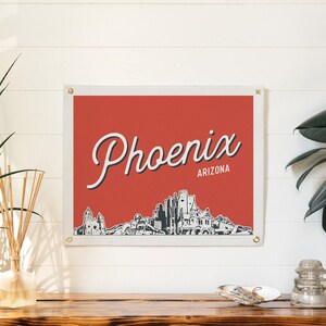Phoenix, Arizona vilten posterbanner | Muurkunstdrukbord met skyline van de stad. Vintage woondecoratie met stadslijntekening. Handgemaakt cadeau-idee Red
