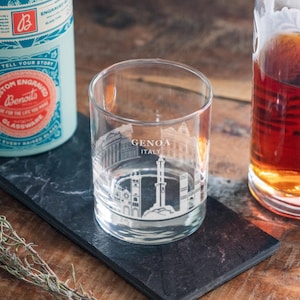 Genua, Italien Stadt Skyline gravierte Brille | Hometown Pride Glaswaren, Whisky Rocks Wein & Bier Barware, Reise spezielle Reise Geschenk