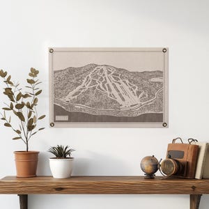 Affiche en feutre de carte des montagnes de Pleasant Mountain ME | cadeau d'art mural montagne ski snowboard vintage. Décoration d'intérieur fanion drapeau. Fait main aux États-Unis