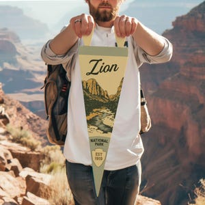 Fanion en feutre du parc national de Zion | affiche de style vintage. Typographie vintage drapeau de Washington art mural décoration pour la maison. Cadeau fait main aux États-Unis