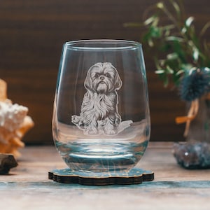 Shih Tzu kundengerechte Hundebrille | Der Name Ihres Hundes Personalisierte gravierte Glaswaren für Bier, Whisky, Wein und Getränke. Haustier Liebhaber Besitzer Geschenk.