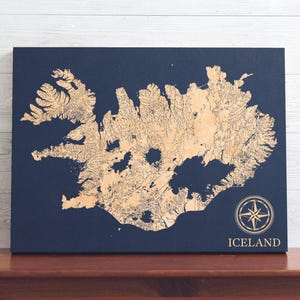 Mappa dell'Islanda / Carta costiera incisa su legno, decorazione da parete per casa sulla spiaggia, stampa nautica, regalo personalizzato unico per la famiglia.