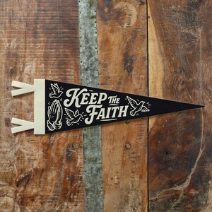 Banderín de fieltro "Mantén la fe" / Decoración religiosa de pared, pancarta inspiradora, letrero cristiano hecho a mano, arte para la habitación que inspira esperanza, idea de regalo basada en la fe. imagen 5