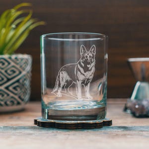 German Shepherd Customizable Dog Glasses | Your Dog&#39;s Name Personalized engraved glassware for beer, whiskey, wine & drinks. Pet owner gift.