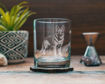German Shepherd Customizable Dog Glasses | Your Dog&#39;s Name Personalized engraved glassware for beer, whiskey, wine & drinks. Pet owner gift.