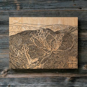 Smugglers 'Notch Vermont Ski Wanderkarte | Gravierte Holzwandkunst, Wintersport-Kabinendekor, Snowboard-Bergspur, persönliches Geschenk für die Familie