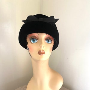 Vintage Black Velvet Cloche Hat by Fisk