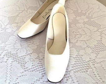 Vintage Women's White Shantung Dress Pumps, Evening Star Brand