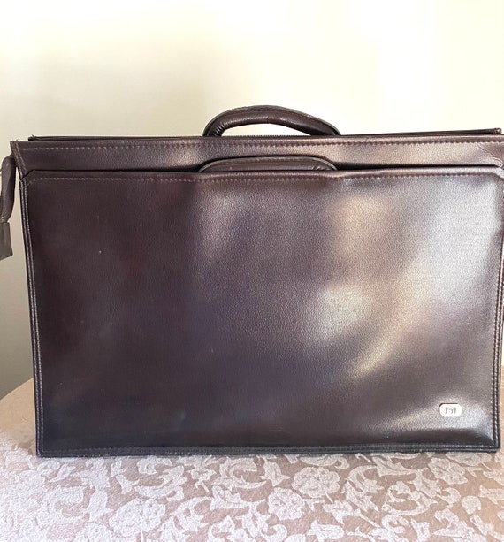 Winn International Brown Classic Leather Portfolio Briefcase core