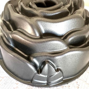 Nordic Ware Rose Flower Petal Bundt Cake Pan, Made in USA image 6