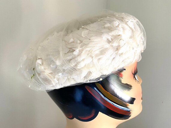 Vintage Ladies' White Summer Pillbox Hat with Net… - image 4