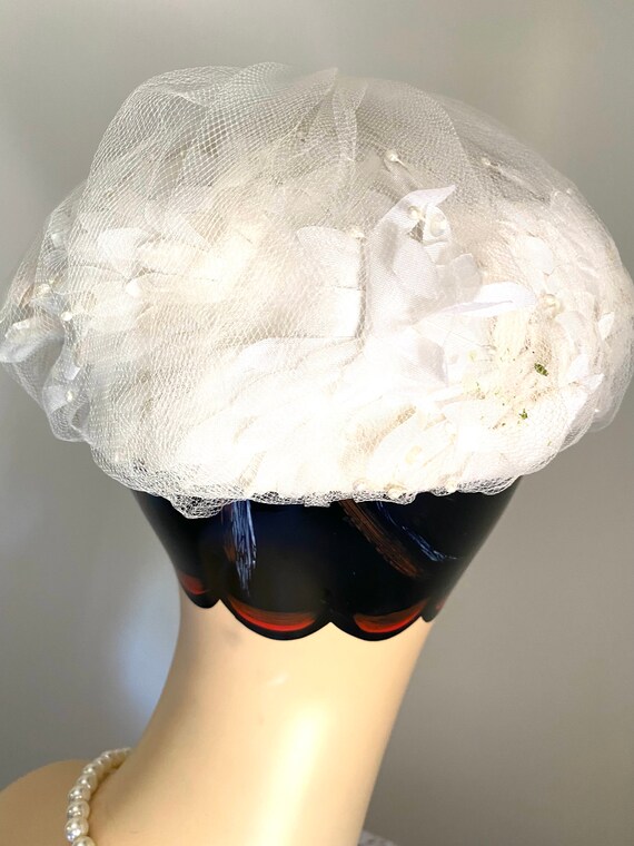 Vintage Ladies' White Summer Pillbox Hat with Net… - image 5