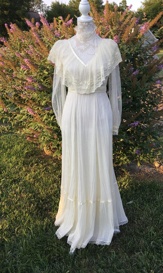 Vintage Victorian Style Wedding Dress by Roberta … - image 2