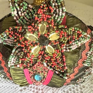 Beaded Pritzie Clam Shell Handbag, 8