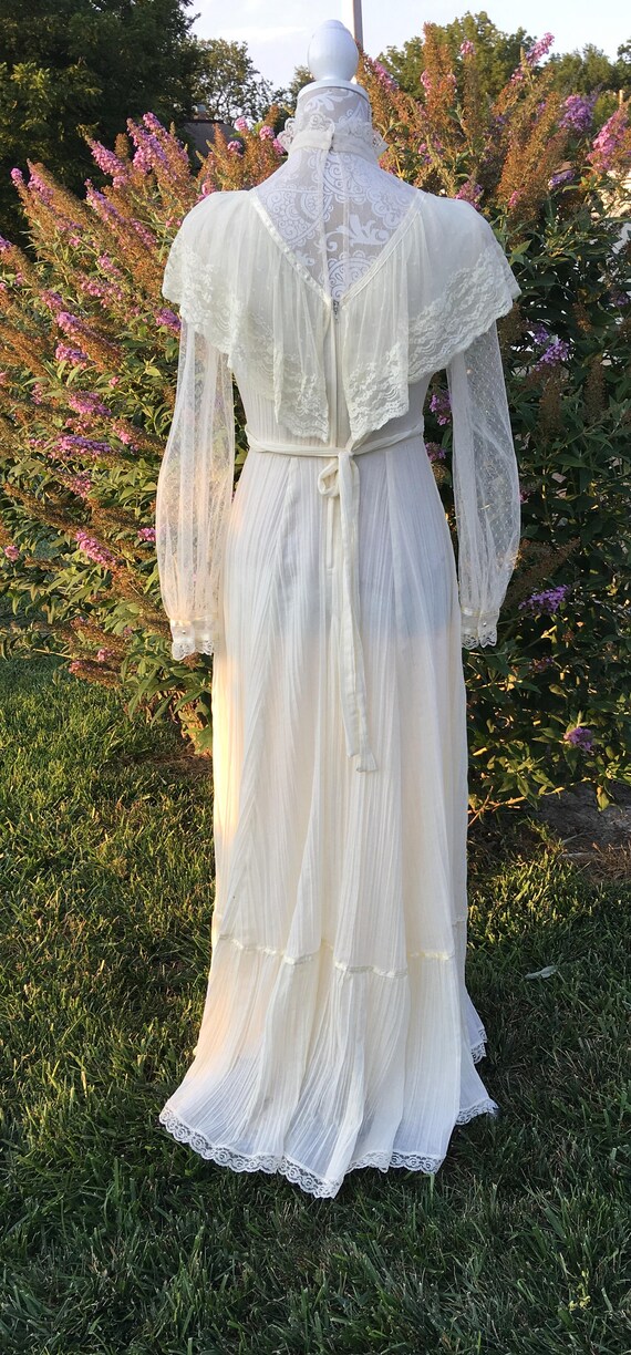 Vintage Victorian Style Wedding Dress by Roberta … - image 6