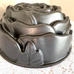 Nordic Ware Rose Flower Petal Bundt Cake Pan, Made in USA image 2