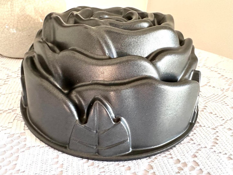 Nordic Ware Rose Flower Petal Bundt Cake Pan, Made in USA image 2