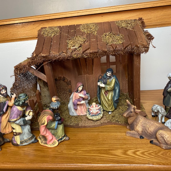 Vintage Manger with Nativity, 11 Piece Set