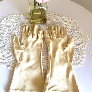 Ladies Beige Dress Gloves, Crescendoe Leather Tailored, Size 8 image 3