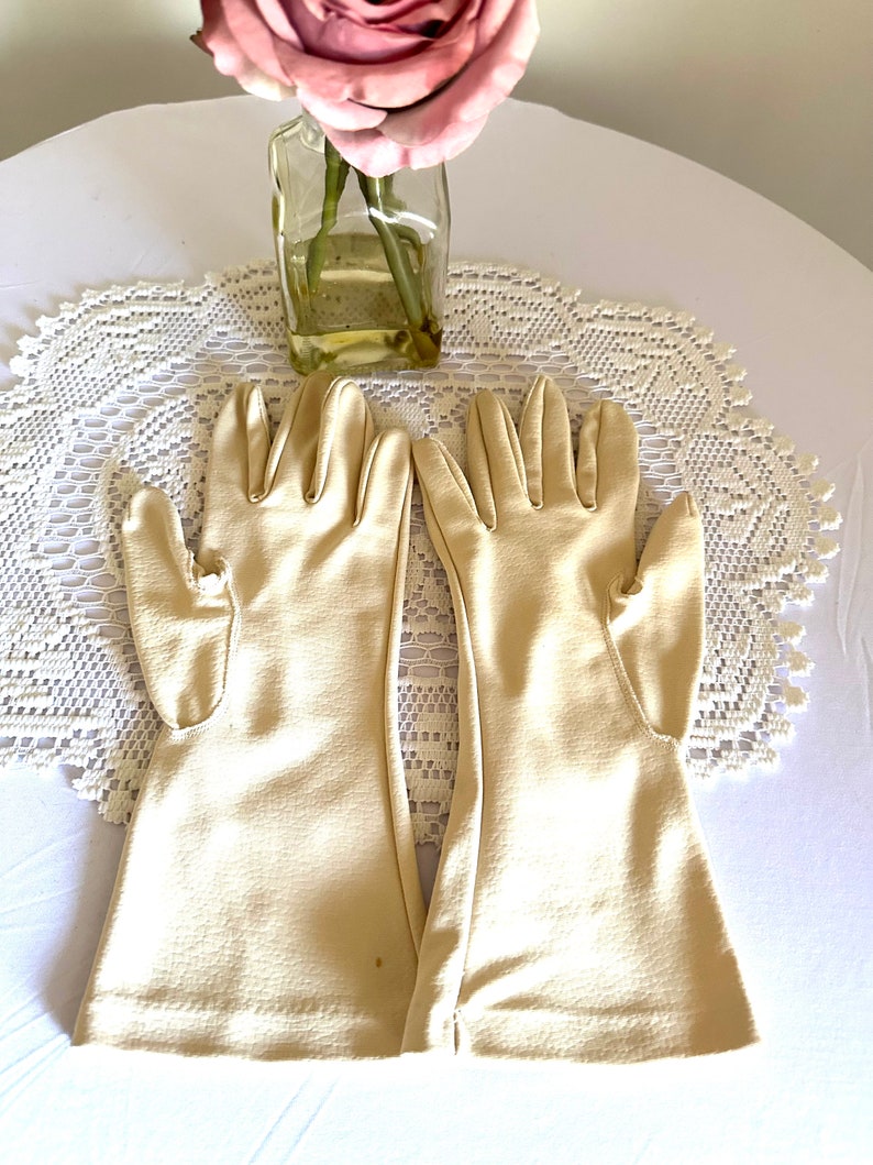 Ladies Beige Dress Gloves, Crescendoe Leather Tailored, Size 8 image 3