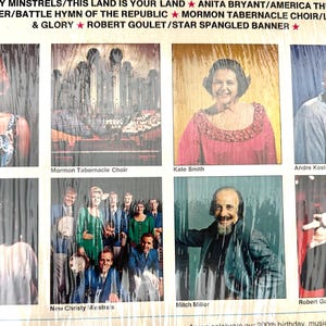 Op de afbeelding: Een vintage muziekalbumhoes met een raster van acht foto's van artiesten waaronder Anita Bryant, Kate Smith, Andre Kostelanetz, Mahalia Jackson, Mitch Miller en Robert Goulet, met tekst die nummers zoals This Land Is Your Land opsomt.