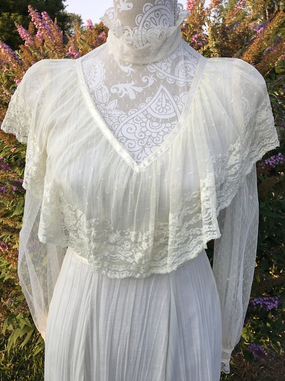 Vintage Victorian Style Wedding Dress by Roberta … - image 3