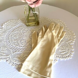 Ladies Beige Dress Gloves, Crescendoe Leather Tailored, Size 8 image 2