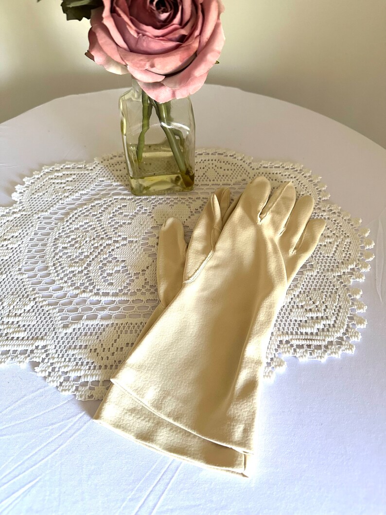 Ladies Beige Dress Gloves, Crescendoe Leather Tailored, Size 8 image 2