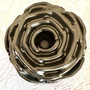 Nordic Ware Rose Flower Petal Bundt Cake Pan, Made in USA image 3