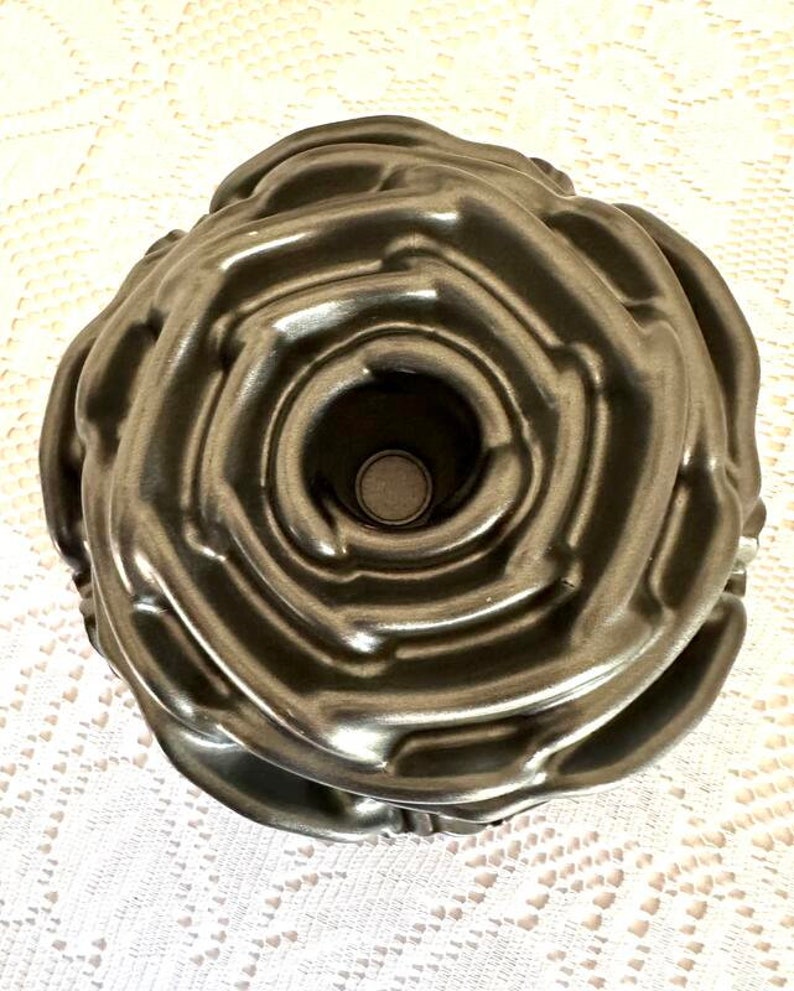 Nordic Ware Rose Flower Petal Bundt Cake Pan, Made in USA image 3