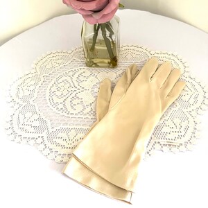 Ladies Beige Dress Gloves, Crescendoe Leather Tailored, Size 8 image 1