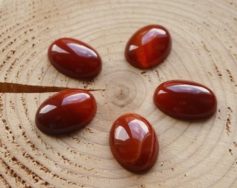 Red agate oval cabochon 25 x 18 mm. Macrame, wire wrapping, leather, stone setting. Jewellery making