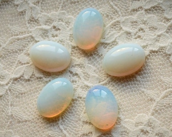 Opalite oval cabochon. Small size, opalescent glass stone. 9 ct. 1.8  x 1.2 cm